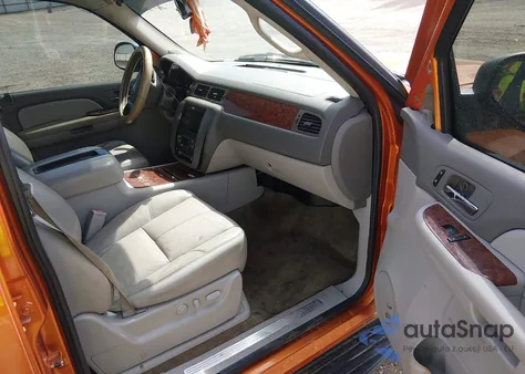 2008 Chevrolet Tahoe Ltz z USA, uszkodzony, nr VIN 1GNFC13008R199844